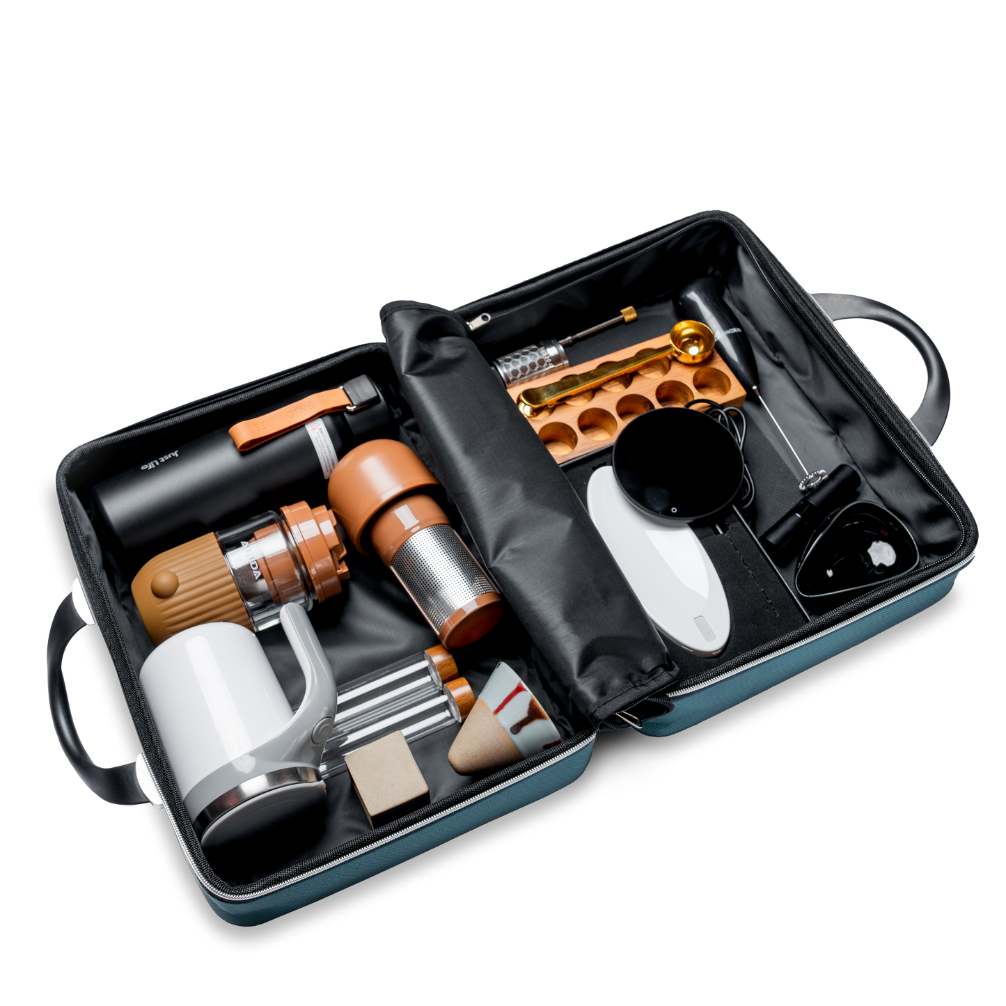 رحلة القهوة المتكاملة: 13 أداة لتحضير القهوة المثالية في حقيبة واحدة